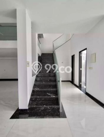 Ready to Use! Premium House LT 200m2 Desain Elegan di Permata Buana Ready to Use! Premium House LT 200m2 Desain Elegan di Permata Buana