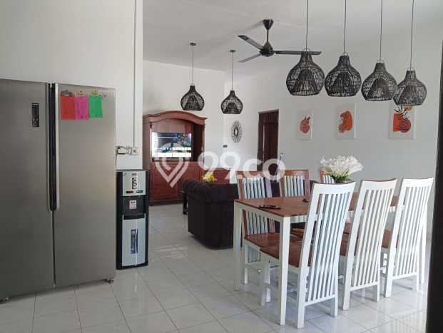 Rumah di Kerobokan, 2 KM, Design Modern, LT 200m² LB 150m² Rumah di Kerobokan, 2 KM, Design Modern, LT 200m² LB 150m²