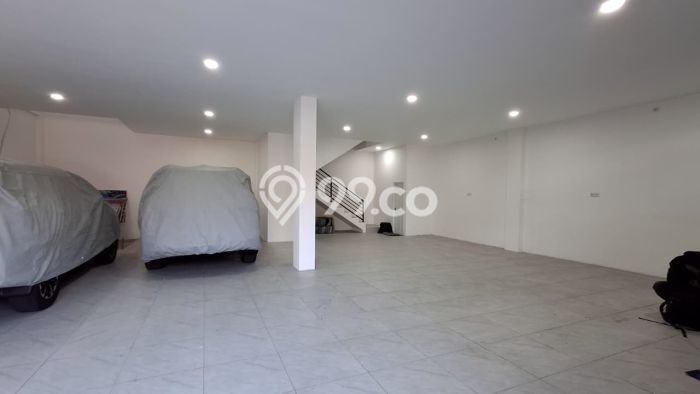 LOKASI PREMIUM! Ruko Kawasan Kuta, Luas 432m², Area Niaga LOKASI PREMIUM! Ruko Kawasan Kuta, Luas 432m², Area Niaga