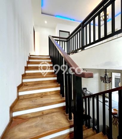 Rumah di Renon, 3 KT, Pemandangan Kota, LT 201m² Bangunan 170m² Rumah di Renon, 3 KT, Pemandangan Kota, LT 201m² Bangunan 170m²