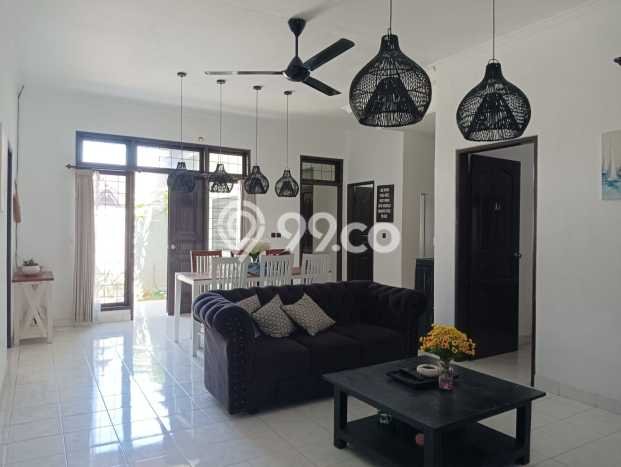 Rumah di Kerobokan, 2 KM, Design Modern, LT 200m² LB 150m² Rumah di Kerobokan, 2 KM, Design Modern, LT 200m² LB 150m²