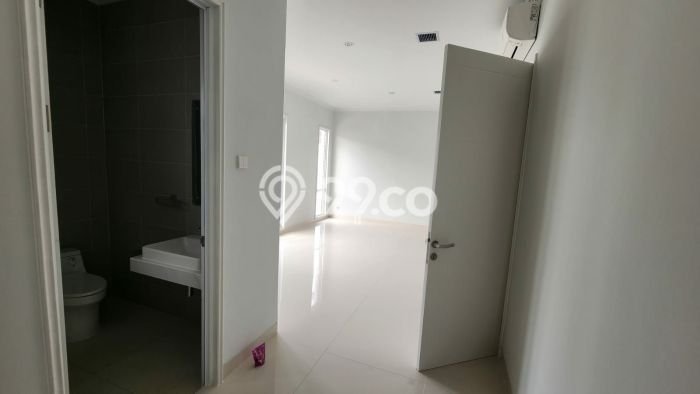 Jual Rumah Mewah Megah Dengan View Eksklusif di Gading Serpong, Tangerang Jual Rumah Mewah Megah Dengan View Eksklusif di Gading Serpong, Tangerang