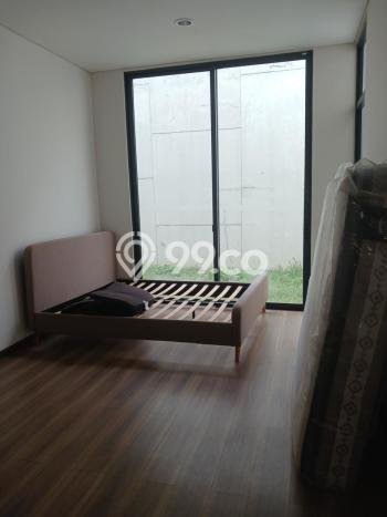 Rumah sewa siap huni 4 Kamar Tidur di BSD City, Tangerang Rumah sewa siap huni 4 Kamar Tidur di BSD City, Tangerang