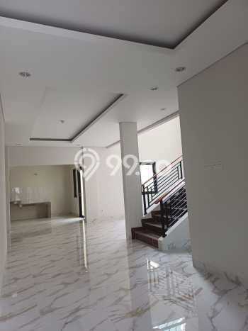 Ready to Use! Luxury House LT 200m2 Desain Elegan di Kota Wisata Ready to Use! Luxury House LT 200m2 Desain Elegan di Kota Wisata