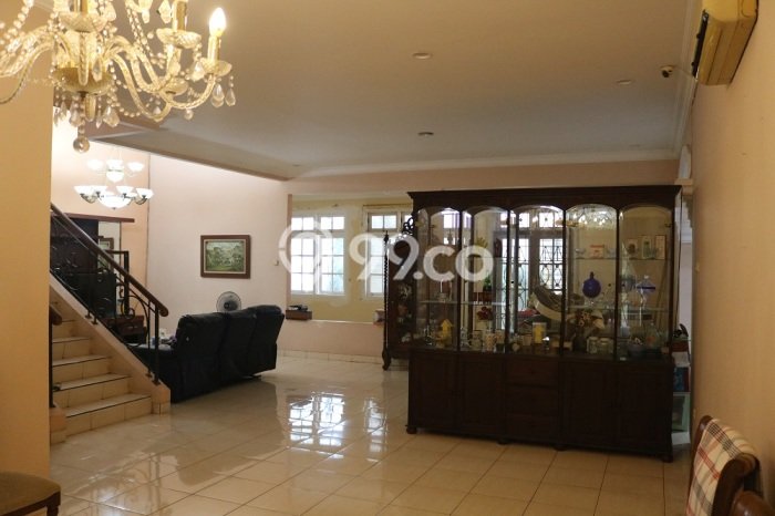 Rumah Luxury Modern Tanpa Renovasi di Kota Wisata Jakarta Timur Rumah Luxury Modern Tanpa Renovasi di Kota Wisata Jakarta Timur