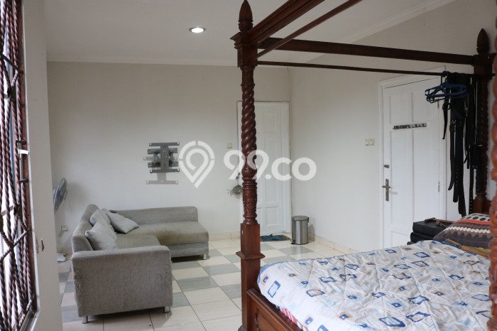 Rumah Luxury Modern Tanpa Renovasi di Kota Wisata Jakarta Timur Rumah Luxury Modern Tanpa Renovasi di Kota Wisata Jakarta Timur