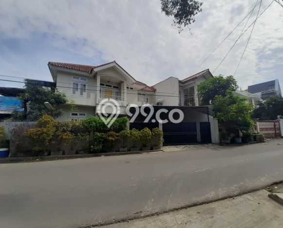 Rumah Elit Modern Tanpa Renovasi di Cirendeu Jakarta Selatan Rumah Elit Modern Tanpa Renovasi di Cirendeu Jakarta Selatan