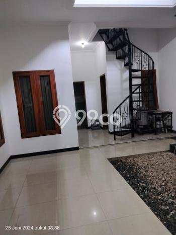 Rumah Luxury Modern Tanpa Renovasi di Cibubur Jakarta Timur Rumah Luxury Modern Tanpa Renovasi di Cibubur Jakarta Timur