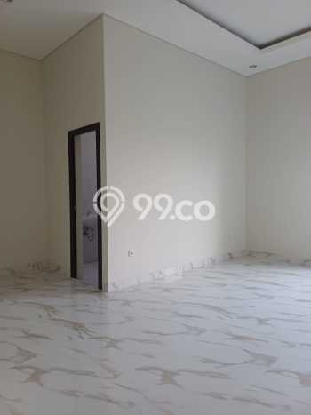Ready to Use! Luxury House LT 200m2 Desain Elegan di Kota Wisata Ready to Use! Luxury House LT 200m2 Desain Elegan di Kota Wisata