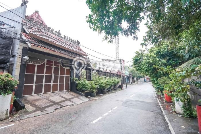 Rumah Mewah Siap Huni LT 1025m2 di Jagakarsa, Jakarta Selatan Rumah Mewah Siap Huni LT 1025m2 di Jagakarsa, Jakarta Selatan