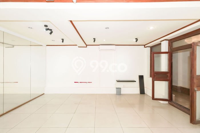 Rumah Mewah Siap Huni LT 1025m2 di Jagakarsa, Jakarta Selatan Rumah Mewah Siap Huni LT 1025m2 di Jagakarsa, Jakarta Selatan