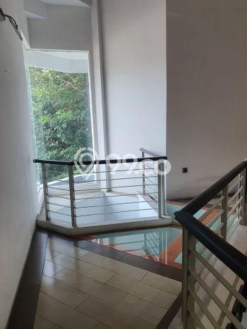 Rumah Mewah Siap Huni LT 318m2 di Ciputat, Tangerang Selatan Rumah Mewah Siap Huni LT 318m2 di Ciputat, Tangerang Selatan