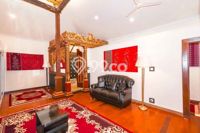 Rumah Mewah Siap Huni LT 1025m2 di Jagakarsa, Jakarta Selatan Rumah Mewah Siap Huni LT 1025m2 di Jagakarsa, Jakarta Selatan
