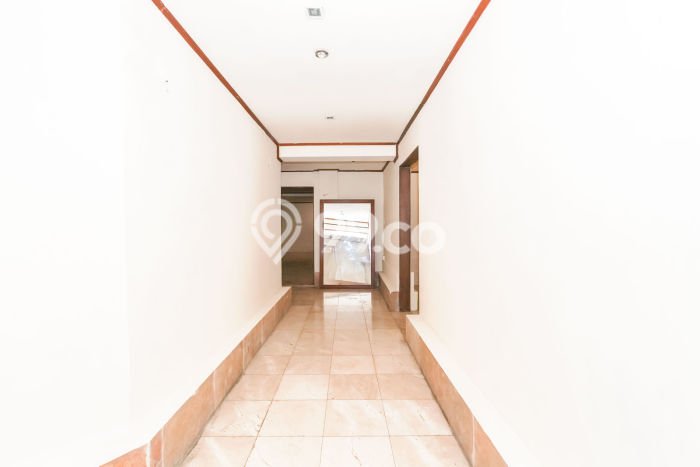 Rumah Mewah Siap Huni LT 1025m2 di Jagakarsa, Jakarta Selatan Rumah Mewah Siap Huni LT 1025m2 di Jagakarsa, Jakarta Selatan