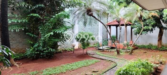 Ready to Use! Premium House LT 1056m2 Desain Elegan di Kemanggisan Ready to Use! Premium House LT 1056m2 Desain Elegan di Kemanggisan