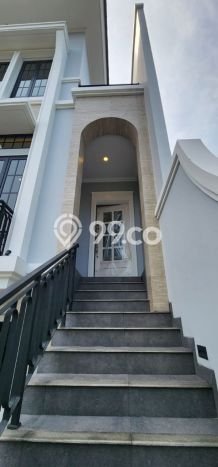 Dijual Rumah Premium dengan Fasilitas Sekitar Lengkap di Cilandak, Jakarta Selatan Dijual Rumah Premium dengan Fasilitas Sekitar Lengkap di Cilandak, Jakarta Selatan