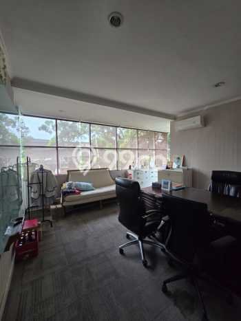 Siap Huni Rumah Mewah 3 Kamar di Kebayoran Baru Dekat ke Mana Pun Siap Huni Rumah Mewah 3 Kamar di Kebayoran Baru Dekat ke Mana Pun