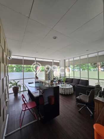 Siap Huni Rumah Mewah 3 Kamar di Kebayoran Baru Dekat ke Mana Pun Siap Huni Rumah Mewah 3 Kamar di Kebayoran Baru Dekat ke Mana Pun