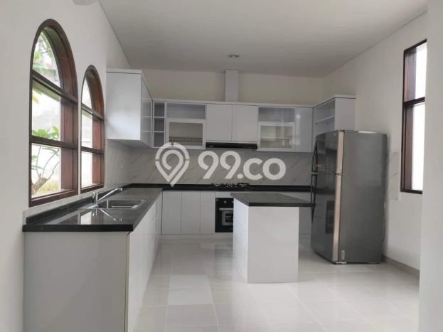 SPECIAL LISTING! Rumah di Kemang, 6 KT, Dekat Fasilitas, Luas 1000m2m² LB 500m2m² SPECIAL LISTING! Rumah di Kemang, 6 KT, Dekat Fasilitas, Luas 1000m2m² LB 500m2m²