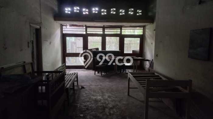 Rumah Strategis , Bandung, LT 698m2m² LB 260m2m² Rumah Strategis , Bandung, LT 698m2m² LB 260m2m²