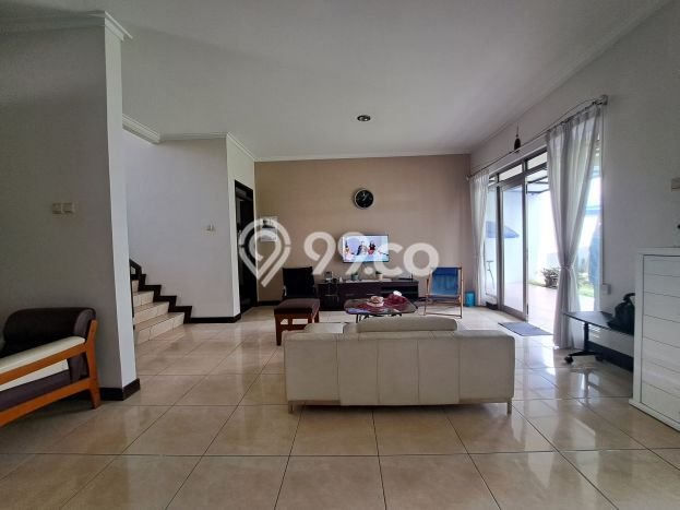 PROPERTI UNGGULAN! Rumah Strategis di , LT 300m2m² Bangunan 260m2m² PROPERTI UNGGULAN! Rumah Strategis di , LT 300m2m² Bangunan 260m2m²