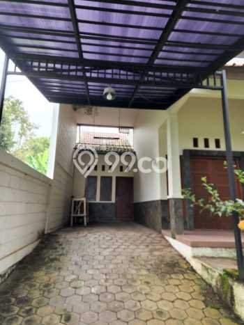 Rumah Terawat di Cihanjuang, Bandung, Luas Tanah 310m2m², LB 130m2m² Rumah Terawat di Cihanjuang, Bandung, Luas Tanah 310m2m², LB 130m2m²