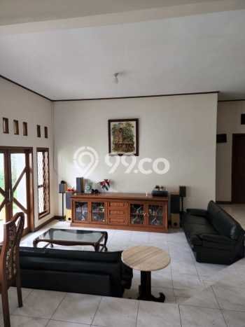 Rumah Terawat di Cihanjuang, Bandung, Luas Tanah 310m2m², LB 130m2m² Rumah Terawat di Cihanjuang, Bandung, Luas Tanah 310m2m², LB 130m2m²