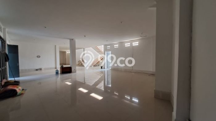Komersial untuk Disewa di Pusat Bandung Luas Bangunan 800m2 Komersial untuk Disewa di Pusat Bandung Luas Bangunan 800m2