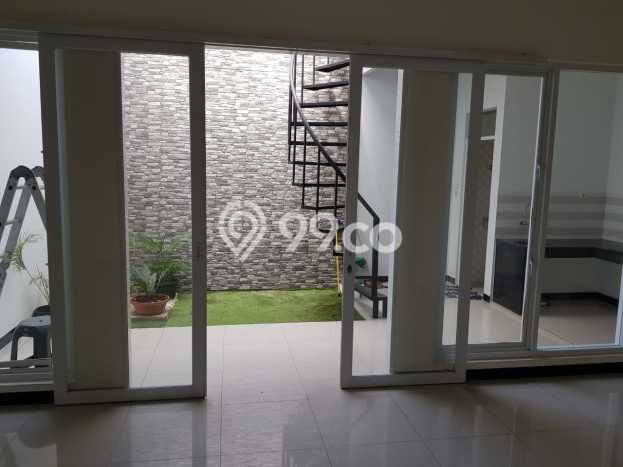 Rumah Modern 3 KT LT 122m2 di Taman Kopo Indah Rumah Modern 3 KT LT 122m2 di Taman Kopo Indah