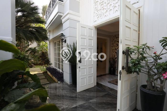 Ready to Use! Premium House LT 741m2 Desain Modern di Kemang Ready to Use! Premium House LT 741m2 Desain Modern di Kemang