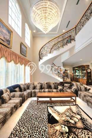 Rumah Elit Modern Tanpa Renovasi di Mega Kuningan Jakarta Selatan Rumah Elit Modern Tanpa Renovasi di Mega Kuningan Jakarta Selatan