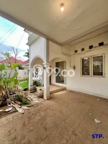 Ready to Use! Luxury House LT 252m2 Desain Elegan di Pakuwon City Ready to Use! Luxury House LT 252m2 Desain Elegan di Pakuwon City