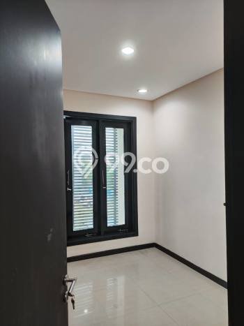 Rumah Terawat di , Surabaya, Luas Tanah 198m2m², Luas Bangunan 250m2m² Rumah Terawat di , Surabaya, Luas Tanah 198m2m², Luas Bangunan 250m2m²