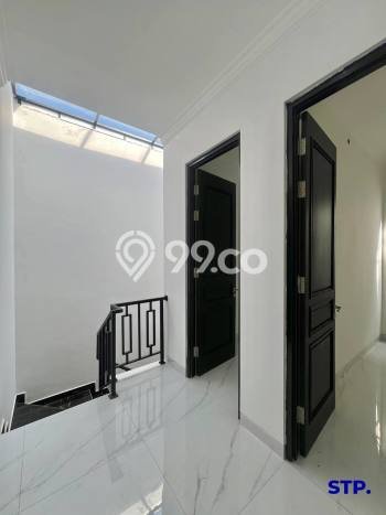 Rumah Luas Asri 4 KT Siap Pakai di Manyar Surabaya Rumah Luas Asri 4 KT Siap Pakai di Manyar Surabaya
