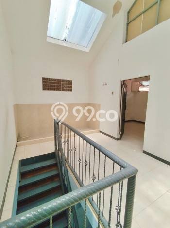HARGA SPECIAL! Rumah Nyaman area Rungkut, Surabaya, LT 160m2m² Bangunan 240m2m² Bisa Nego! HARGA SPECIAL! Rumah Nyaman area Rungkut, Surabaya, LT 160m2m² Bangunan 240m2m² Bisa Nego!