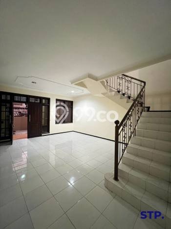 Rumah di Pakuwon City, Surabaya, LT 120m² LB 200m² Rumah di Pakuwon City, Surabaya, LT 120m² LB 200m²