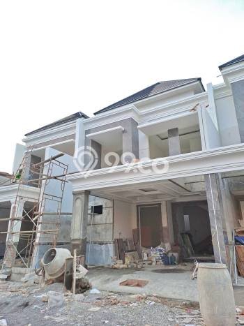 Rumah Mewah LB 180m2 Siap Huni Desain Elegan di Manyar, Surabaya Rumah Mewah LB 180m2 Siap Huni Desain Elegan di Manyar, Surabaya