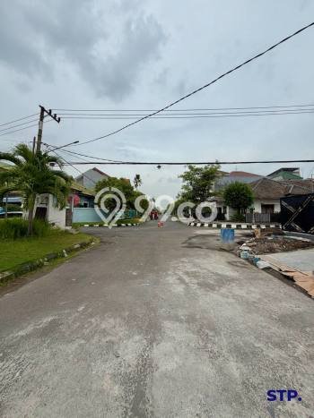 Rumah Mewah LB 210m2 Siap Pakai Desain Elegan di Pakuwon City, Surabaya Rumah Mewah LB 210m2 Siap Pakai Desain Elegan di Pakuwon City, Surabaya