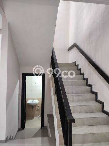 Rumah Terawat di , Surabaya, Luas Tanah 198m2m², Luas Bangunan 250m2m² Rumah Terawat di , Surabaya, Luas Tanah 198m2m², Luas Bangunan 250m2m²
