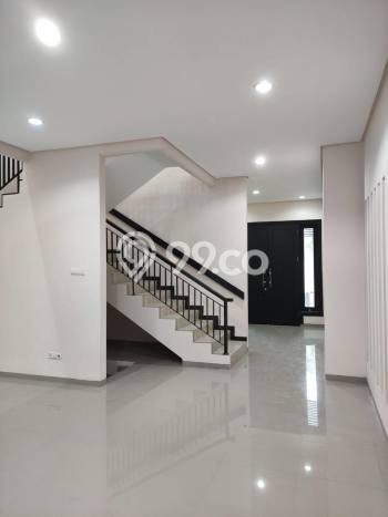 Rumah Terawat di , Surabaya, Luas Tanah 198m2m², Luas Bangunan 250m2m² Rumah Terawat di , Surabaya, Luas Tanah 198m2m², Luas Bangunan 250m2m²