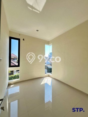 Rumah Lokasi Strategis kawasan Pakuwon City, Surabaya, LT 107m² Bangunan 135m² Rumah Lokasi Strategis kawasan Pakuwon City, Surabaya, LT 107m² Bangunan 135m²