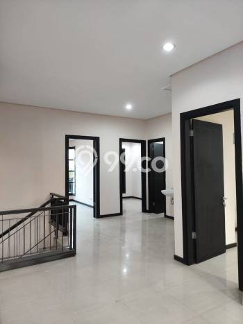 Rumah Terawat di , Surabaya, Luas Tanah 198m2m², Luas Bangunan 250m2m² Rumah Terawat di , Surabaya, Luas Tanah 198m2m², Luas Bangunan 250m2m²
