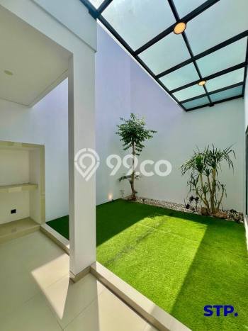 LISTING BARU! Rumah Premium di Manyar, Luas 227m² LB 250m² LISTING BARU! Rumah Premium di Manyar, Luas 227m² LB 250m²