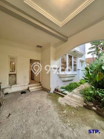 Ready to Use! Luxury House LT 252m2 Desain Elegan di Pakuwon City Ready to Use! Luxury House LT 252m2 Desain Elegan di Pakuwon City