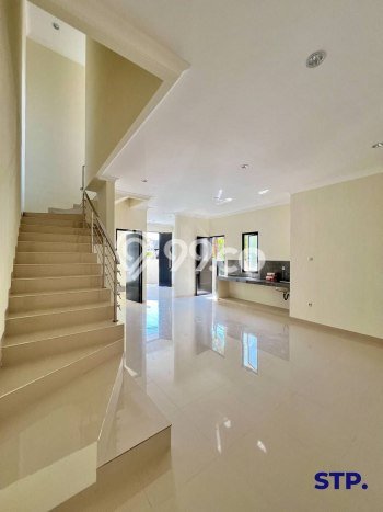 Rumah Lokasi Strategis kawasan Pakuwon City, Surabaya, LT 107m² Bangunan 135m² Rumah Lokasi Strategis kawasan Pakuwon City, Surabaya, LT 107m² Bangunan 135m²