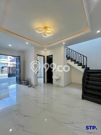 Rumah Luas Asri 4 KT Siap Pakai di Manyar Surabaya Rumah Luas Asri 4 KT Siap Pakai di Manyar Surabaya