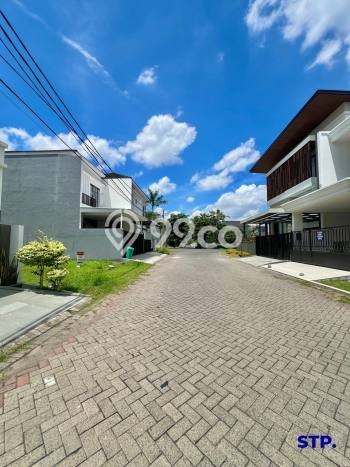 Hunian Elit LB 283m2 Siap Huni Desain Elegan di Manyar, Surabaya Hunian Elit LB 283m2 Siap Huni Desain Elegan di Manyar, Surabaya