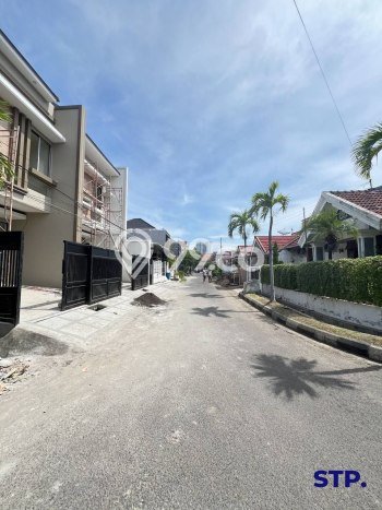 Rumah Lokasi Strategis kawasan Pakuwon City, Surabaya, LT 107m² Bangunan 135m² Rumah Lokasi Strategis kawasan Pakuwon City, Surabaya, LT 107m² Bangunan 135m²
