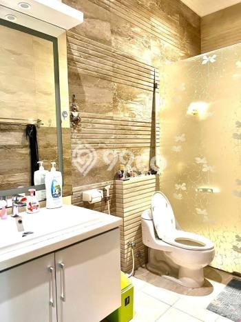 Hunian Elit LB 400m2 Siap Pakai Desain Elegan di Manyar, Surabaya Hunian Elit LB 400m2 Siap Pakai Desain Elegan di Manyar, Surabaya