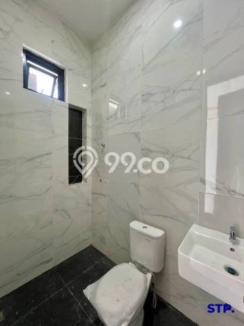 Rumah Luas Asri 4 KT Siap Pakai di Manyar Surabaya Rumah Luas Asri 4 KT Siap Pakai di Manyar Surabaya